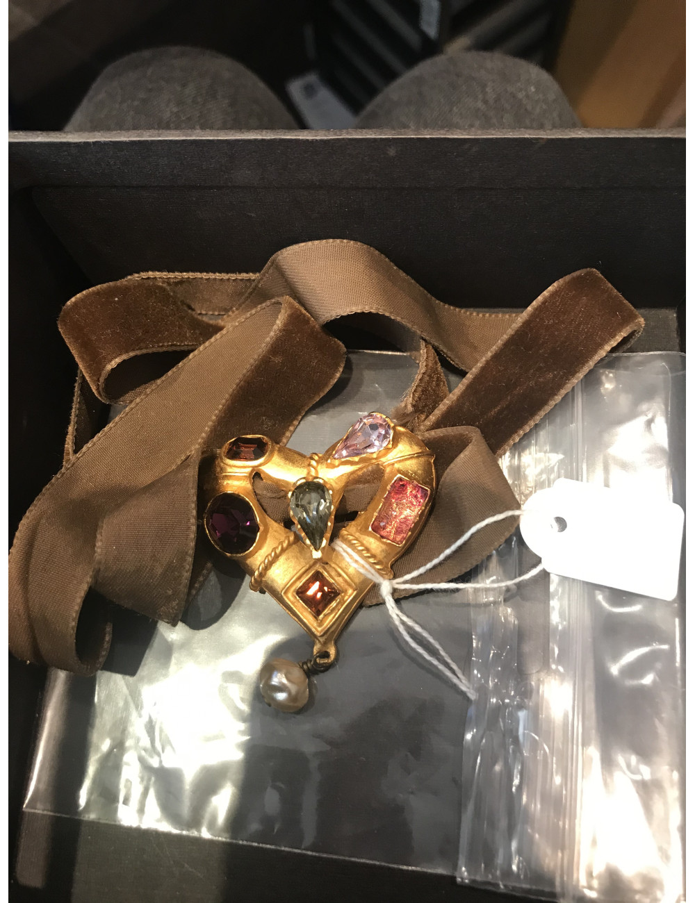 Collier Vintage CHRISTIAN LACROIX cordon velours marron