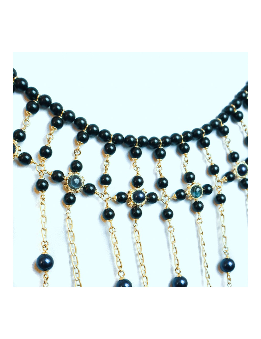 Plastron CHANEL couture perles bleues et noires