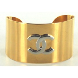 Golden-liveried metal CC CHANEL cuff