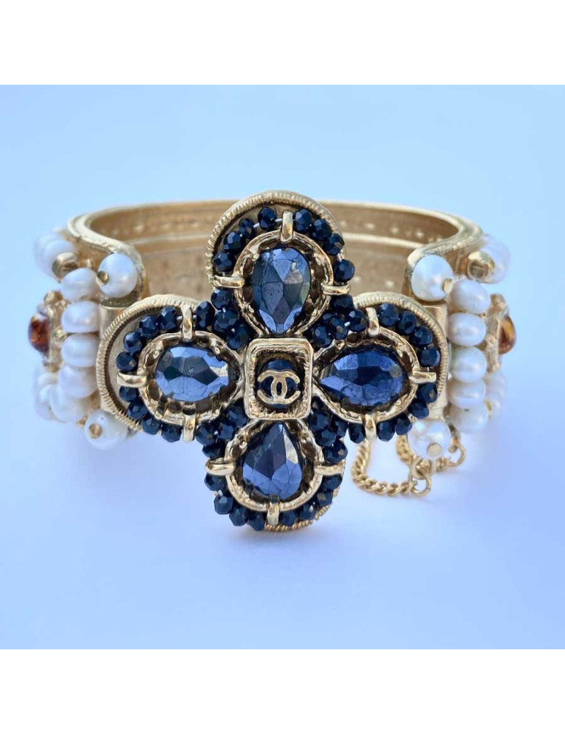 Manchette CHANEL métal doré et perles d'eau douce
