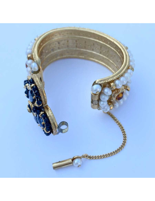 Manchette CHANEL métal doré et perles d'eau douce