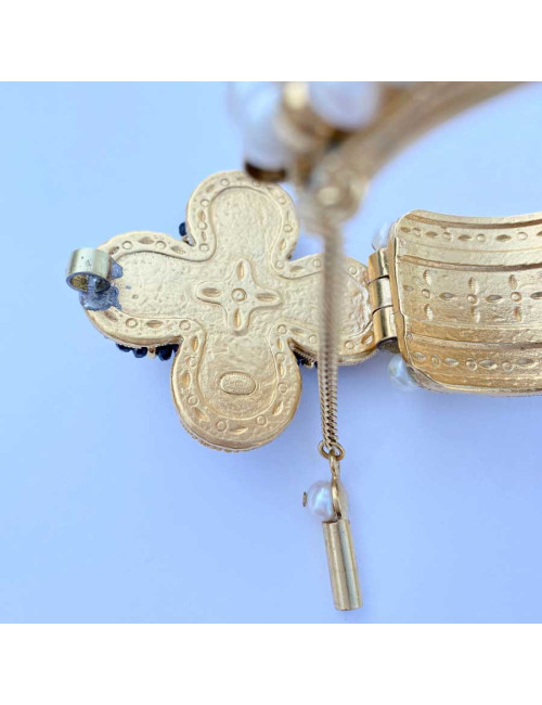 Manchette CHANEL métal doré et perles d'eau douce