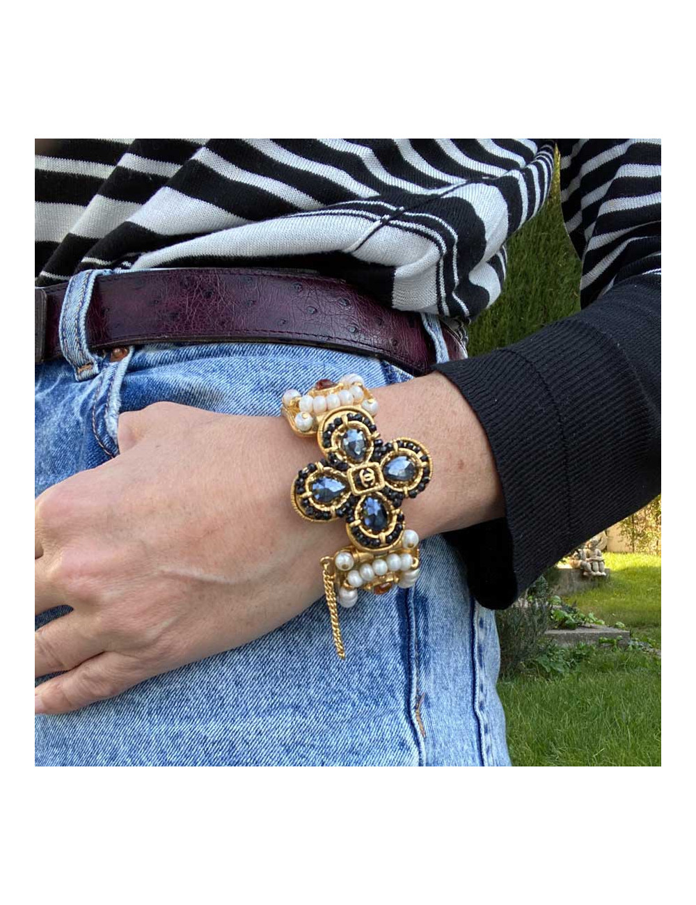 Manchette CHANEL métal doré et perles d'eau douce