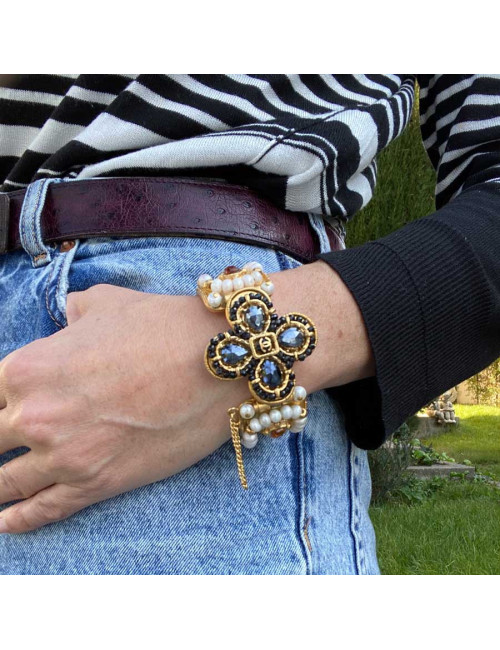 Manchette CHANEL métal doré et perles d'eau douce