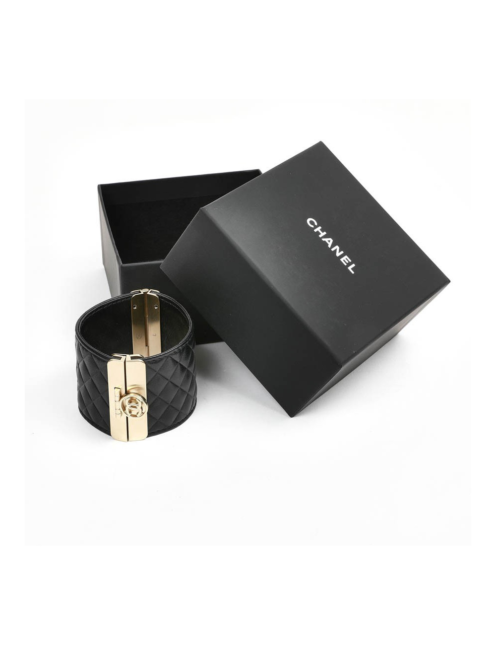 Manchette matelassée CHANEL noire