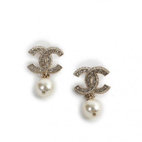 CHANEL CC Stud Earrings in Gilt Metal, Pearl and Rhinestones - VALOIS  VINTAGE PARIS