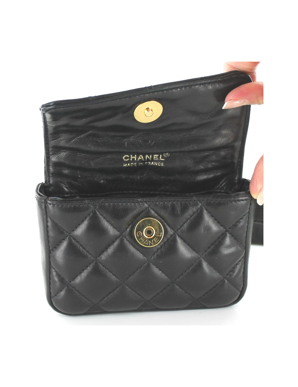 Ceinture-pochette CHANEL en cuir matelassé noir et métal doré