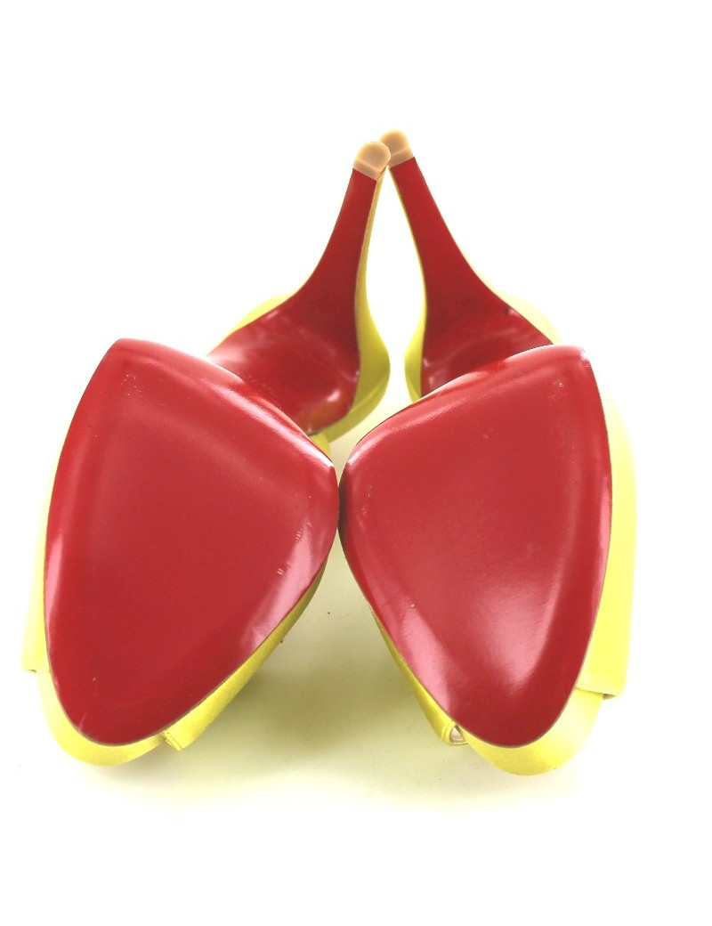 Escarpins CHRISTIAN LOUBOUTIN satin jaune