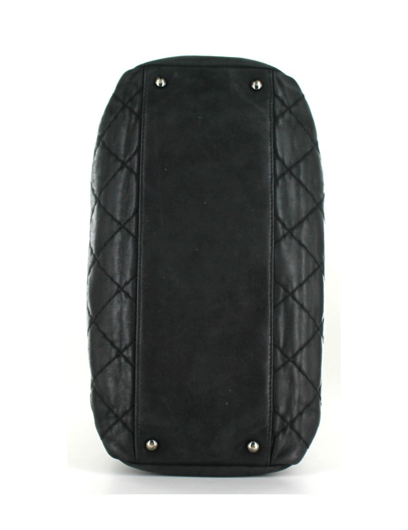Sac CHANEL en cuir matelassé noir vieilli