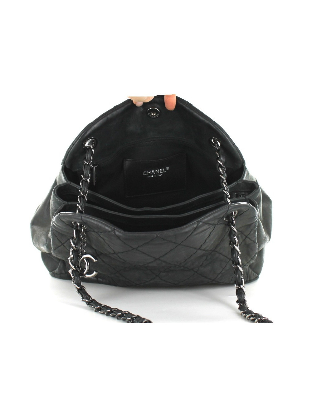 Sac CHANEL en cuir matelassé noir vieilli