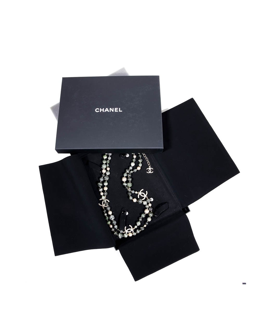 Sautoir CHANEL serti de perles en pierre 