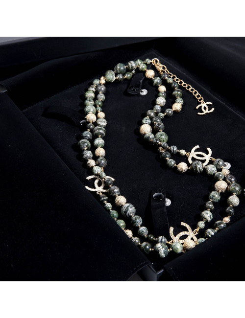 Sautoir CHANEL serti de perles en pierre 