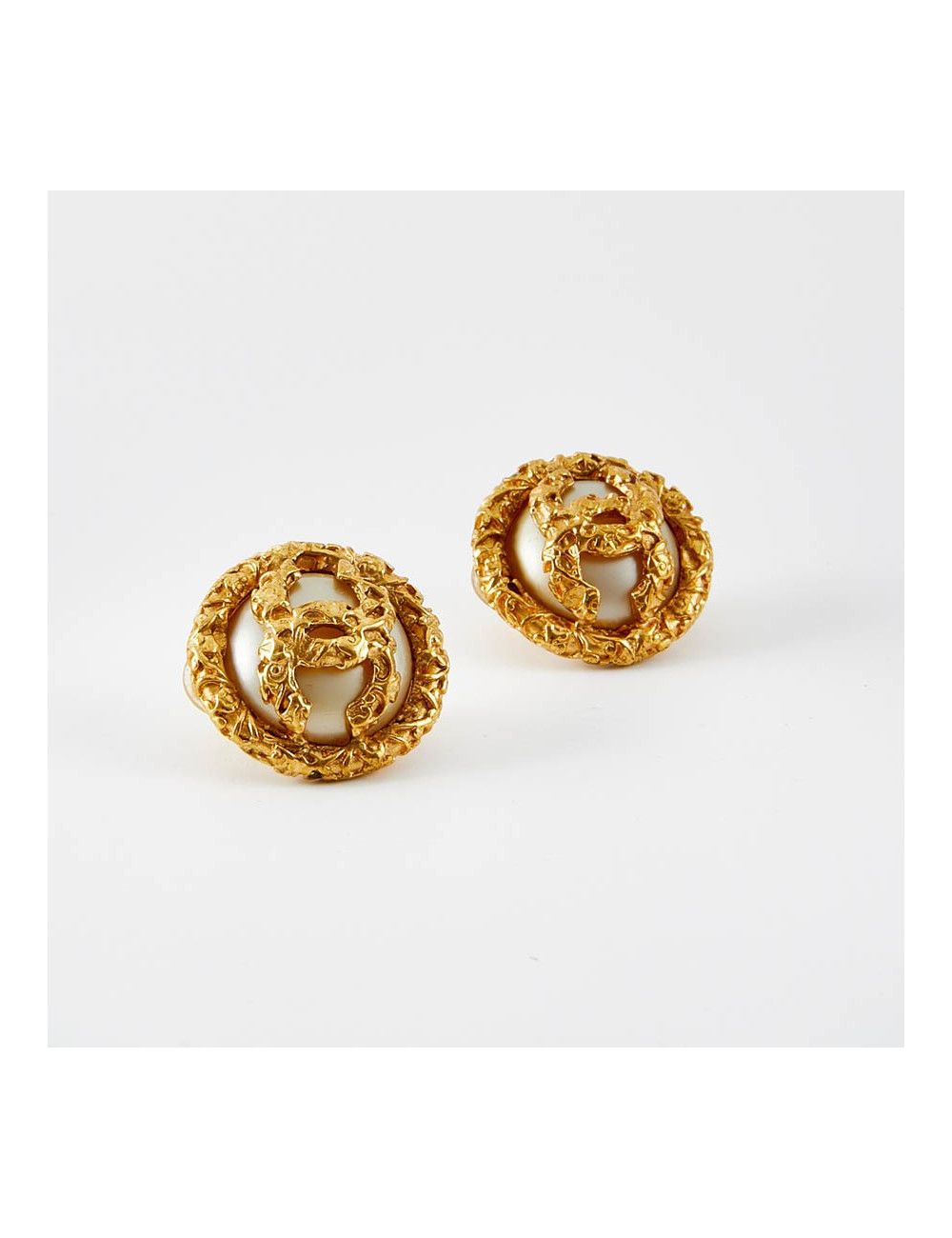Boucles d'oreille CHANEL Vintage nacrées