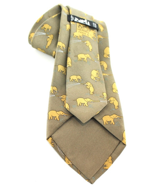 Cravate HERMES en soie kaki et éléphants