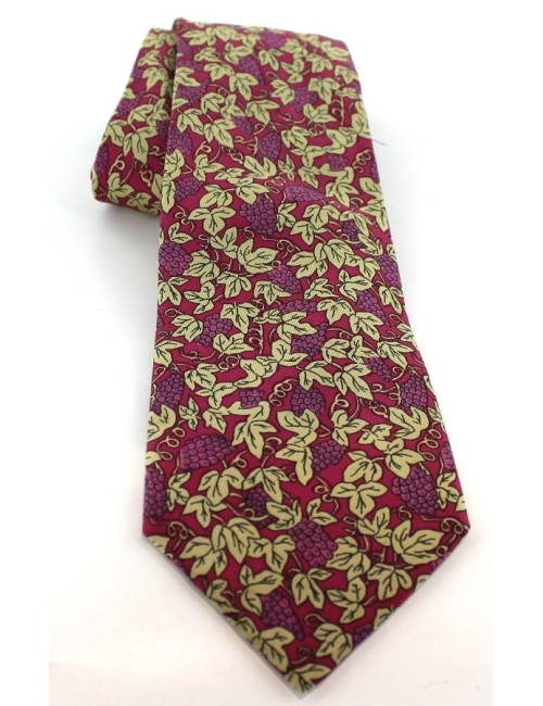 Cravate HERMES en soie motifs vignes rouges