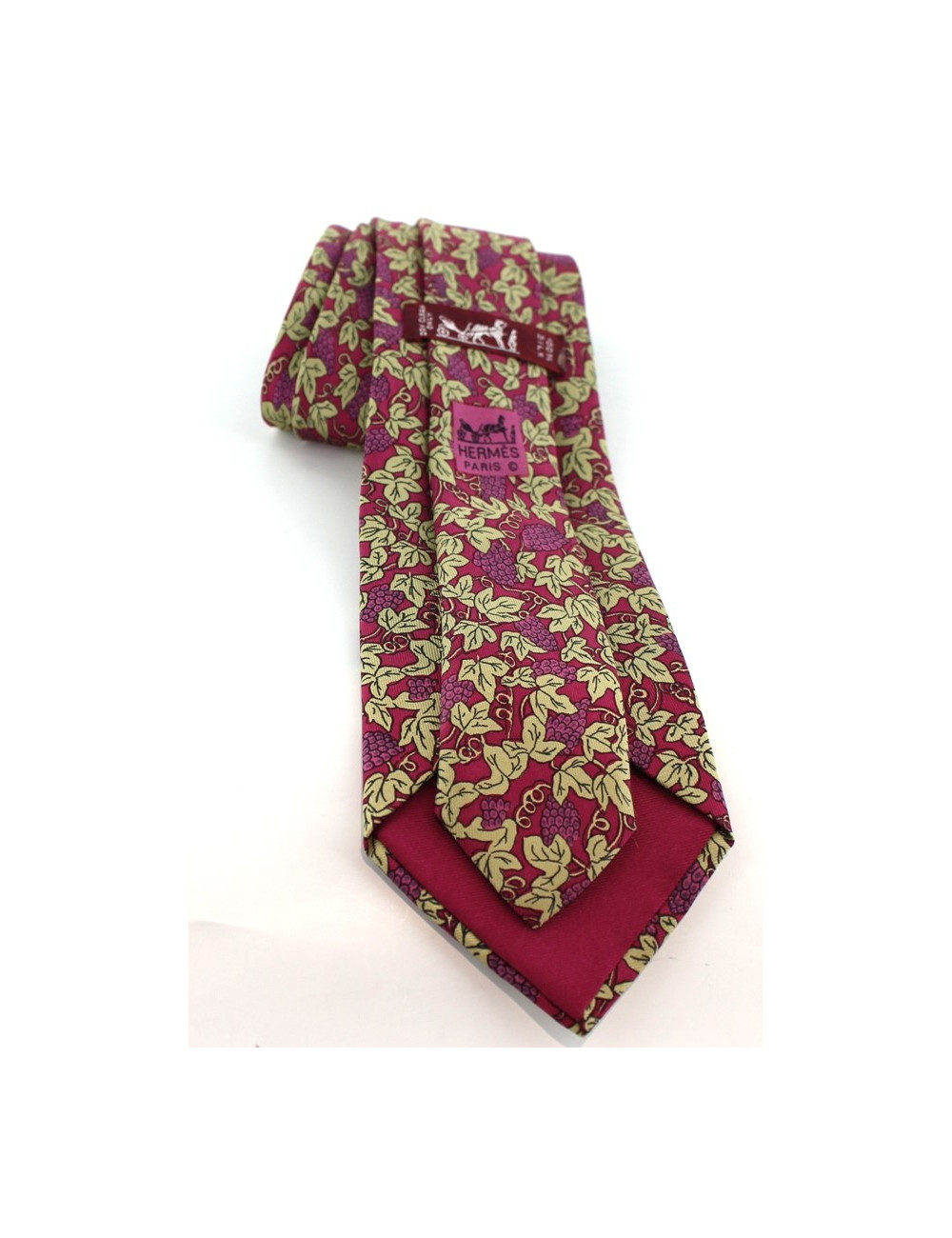 Cravate HERMES en soie motifs vignes rouges