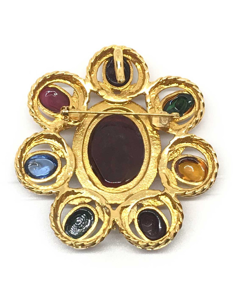Chanel couture brooch with glass paste