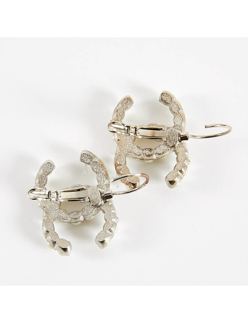 Larges clous CHANEL perles nacrées