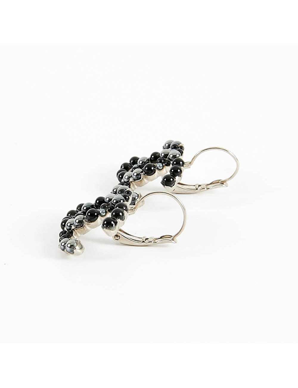 CHANEL grands clous CC perles noires