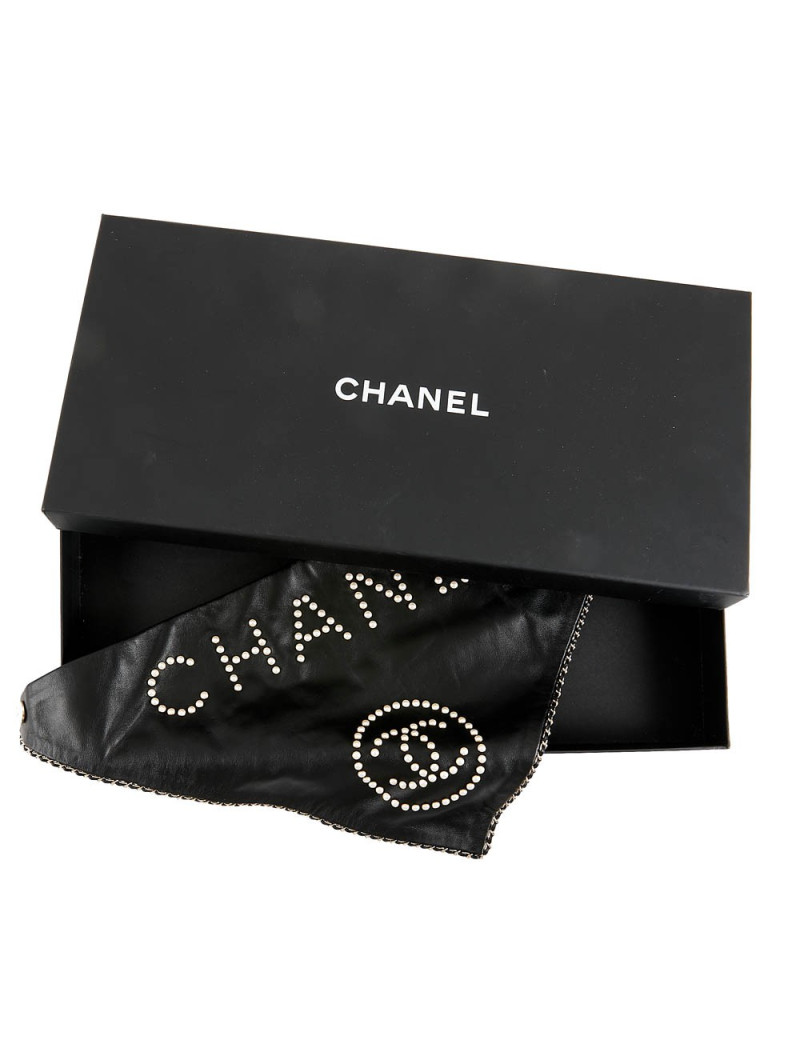 Bandana CHANEL cuir d'agneau clouté noir