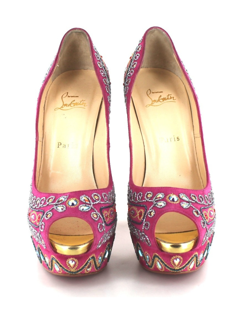 Escarpins CHRISTIAN LOUBOUTIN en veau velours rose avec broderies