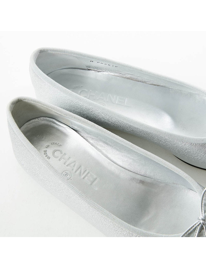 Ballerines T38.5 CHANEL cuir bicolore argent noir