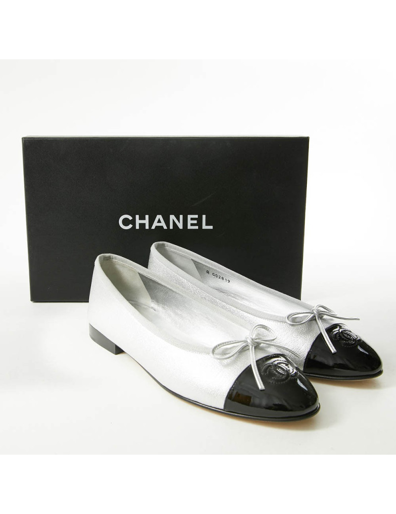 Ballerines T38.5 CHANEL Bicolores argent noir