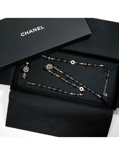Sautoir CHANEL chaîne dorée et perles noires