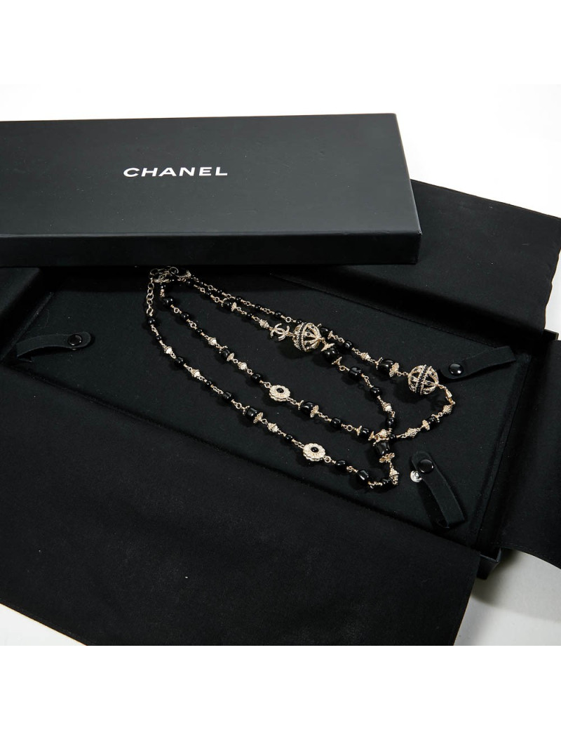Sautoir CHANEL chaîne dorée et perles noires