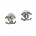 Chanel ear studs with pearls