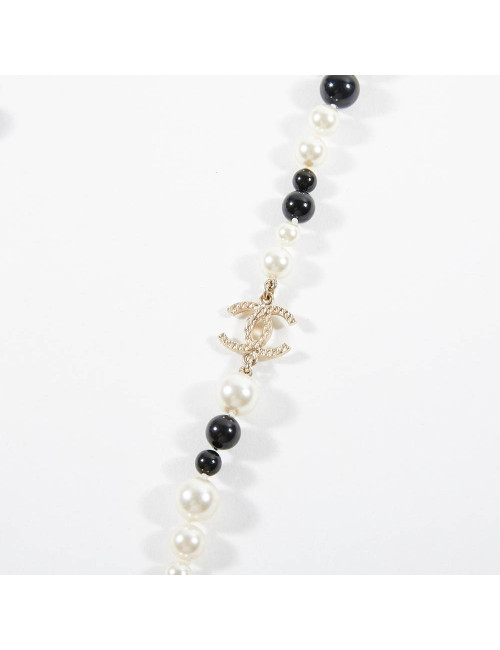 Sautoir CHANEL perles nacrées perles noires