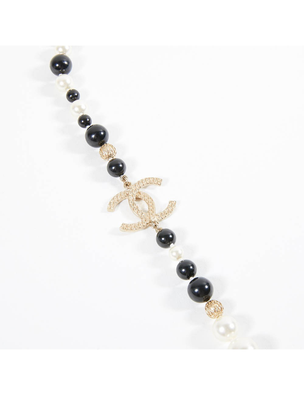 Sautoir CHANEL perles nacrées perles noires