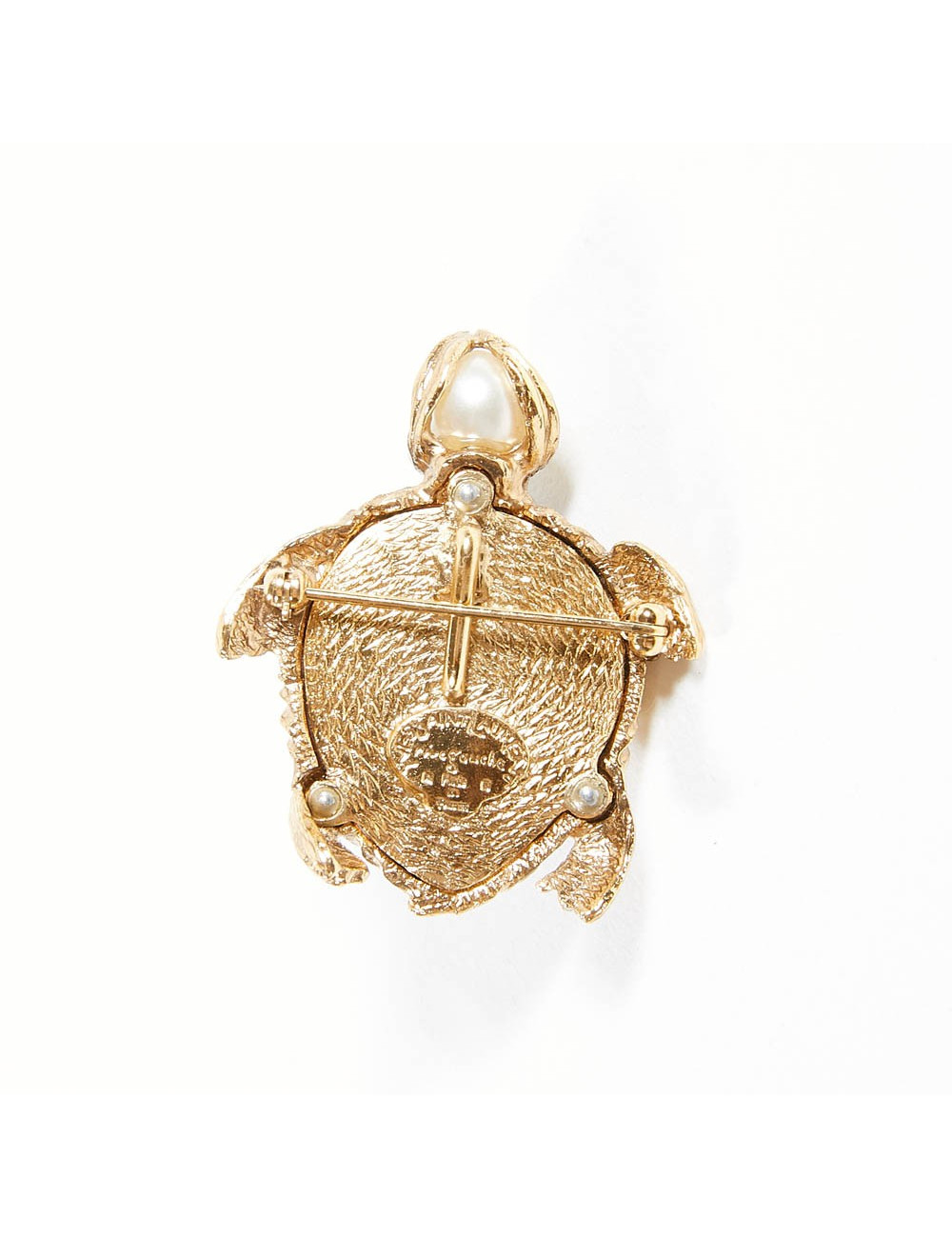 Broche tortue YVES SAINT LAURENT sur ébène