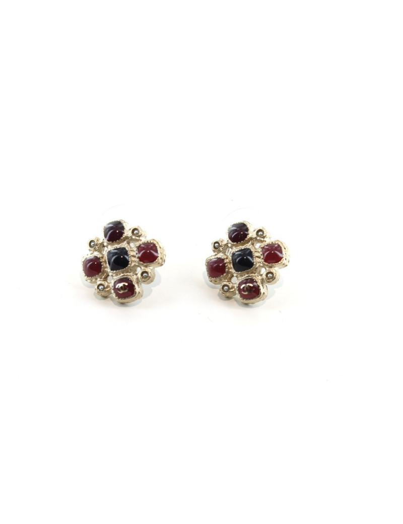 Boucles d'oreilles CHANEL en pate de verre bordeaux et noire