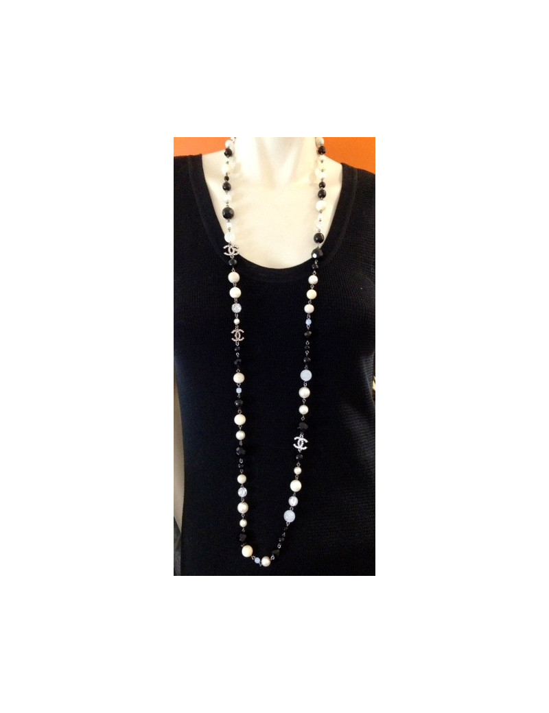 Sautoir CHANEL en perles multicolores et CC strass