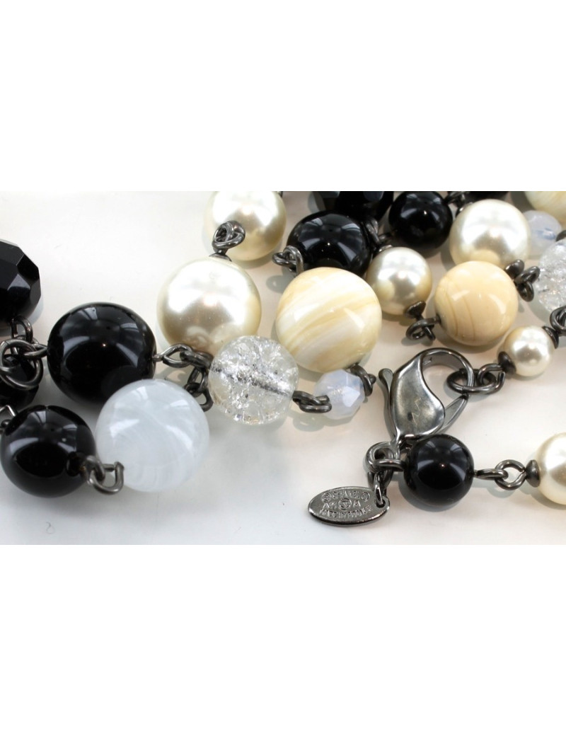 Sautoir CHANEL en perles multicolores et CC strass