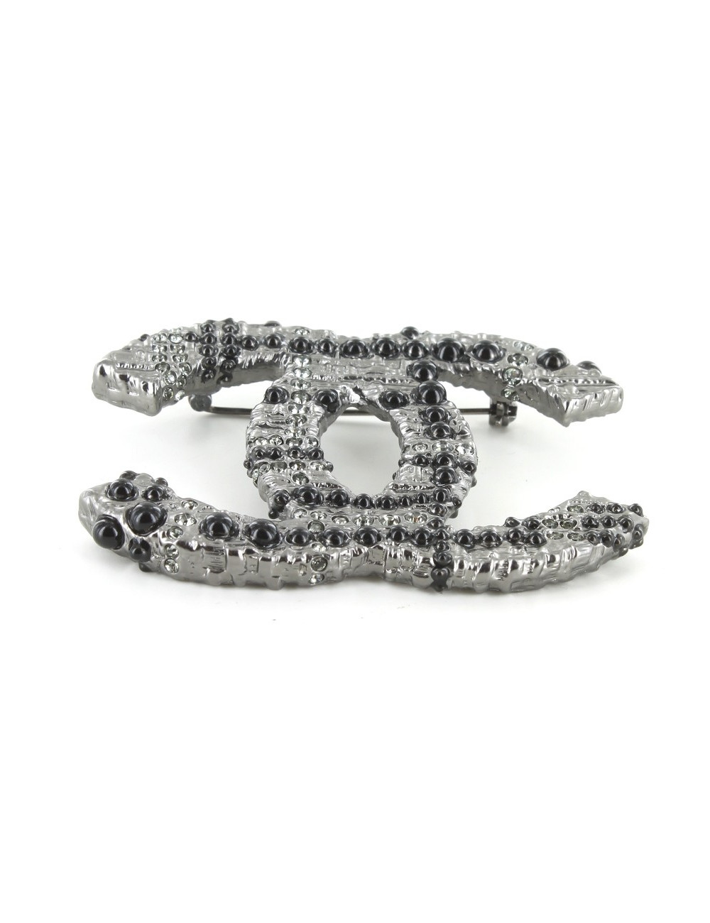 Broche CHANEL métal argenté avec strass et perles noires