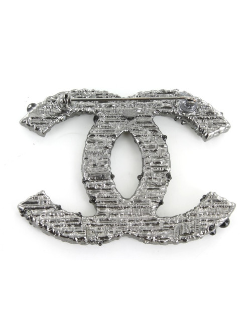 Broche CHANEL métal argenté avec strass et perles noires