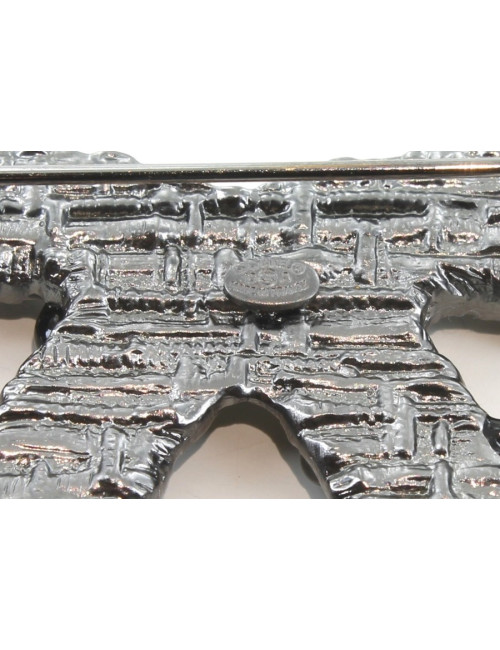 Broche CHANEL métal argenté avec strass et perles noires