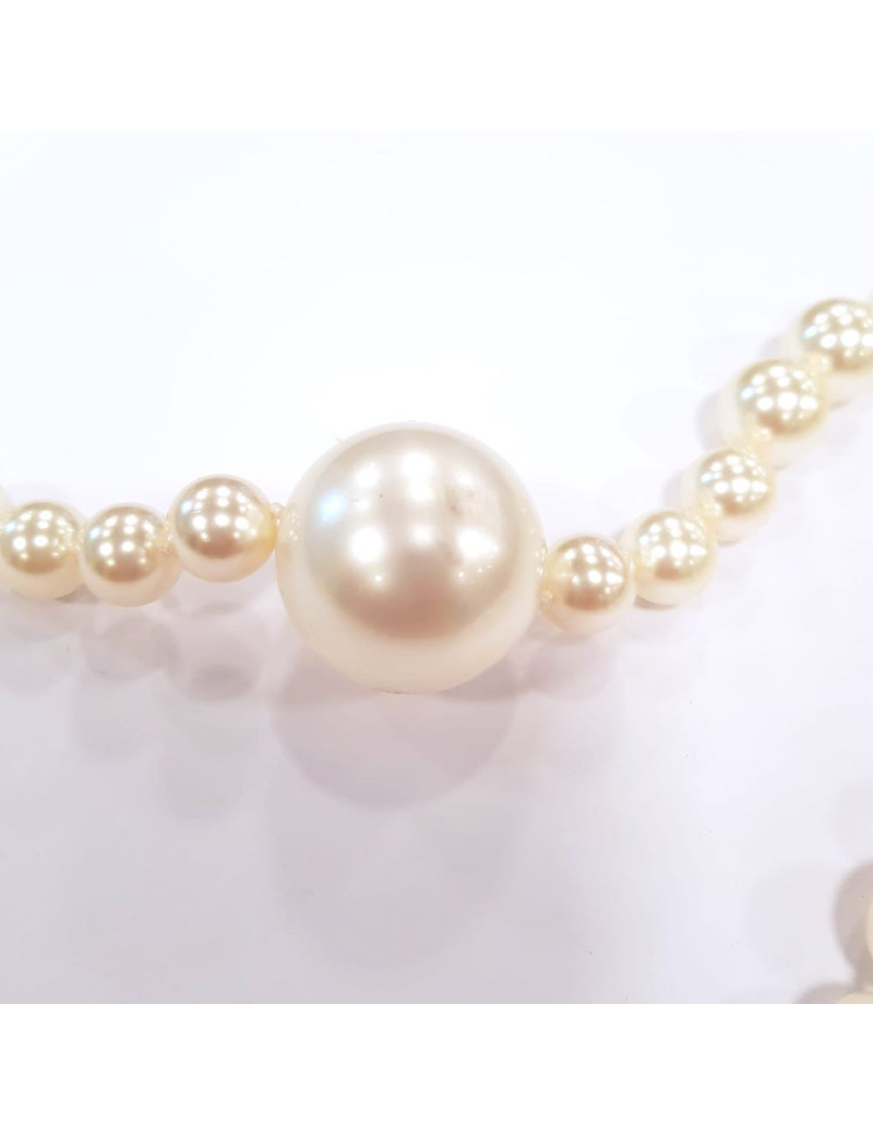 Sautoir CHANEL boules CC et perles nacrées