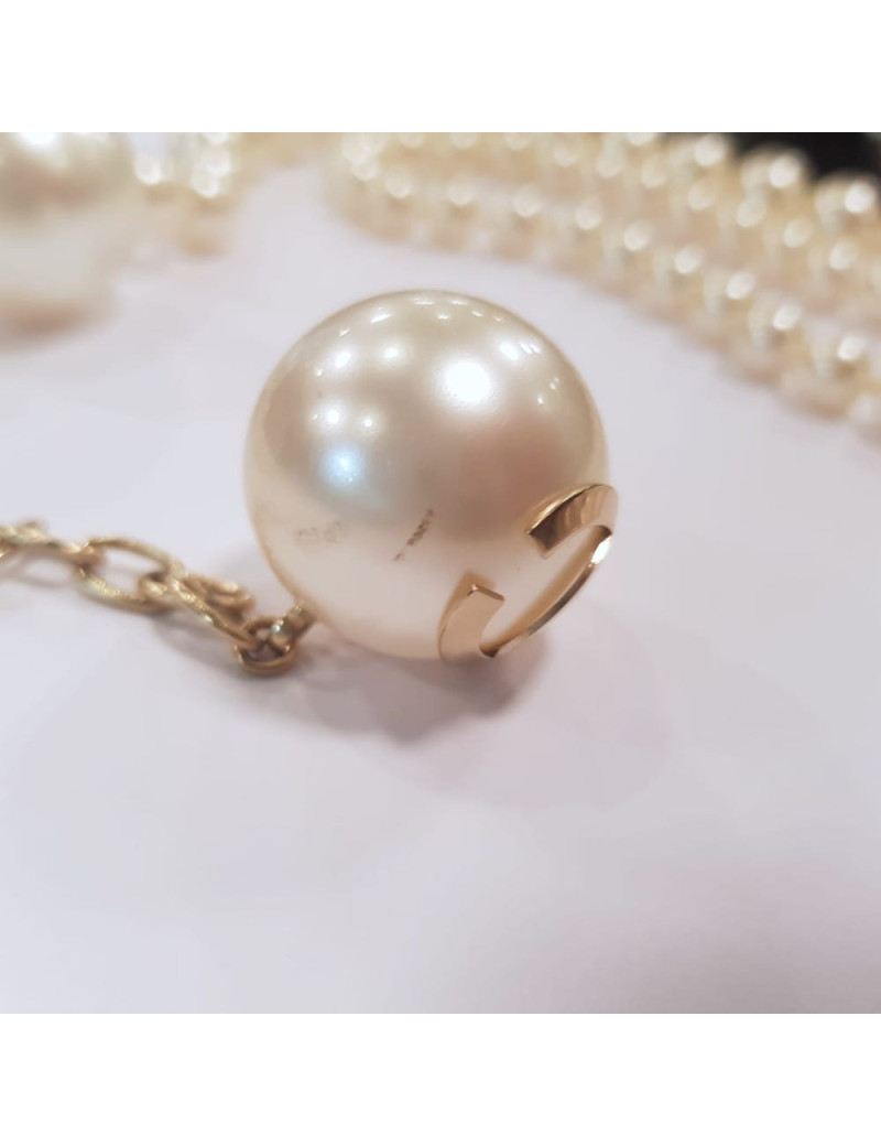 Sautoir CHANEL boules CC et perles nacrées