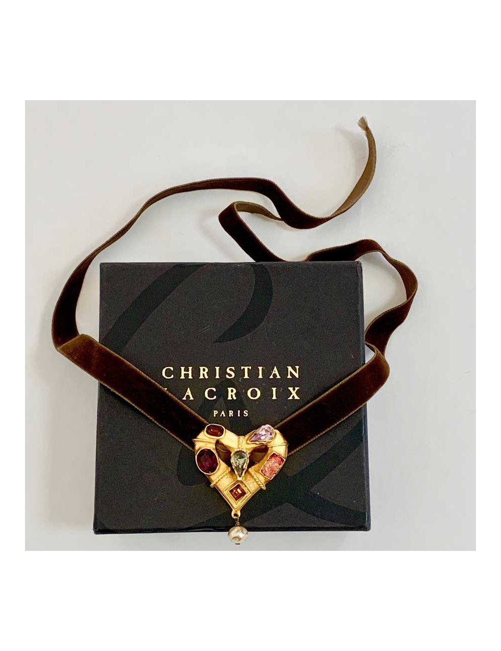 Collier Vintage CHRISTIAN LACROIX cordon velours marron