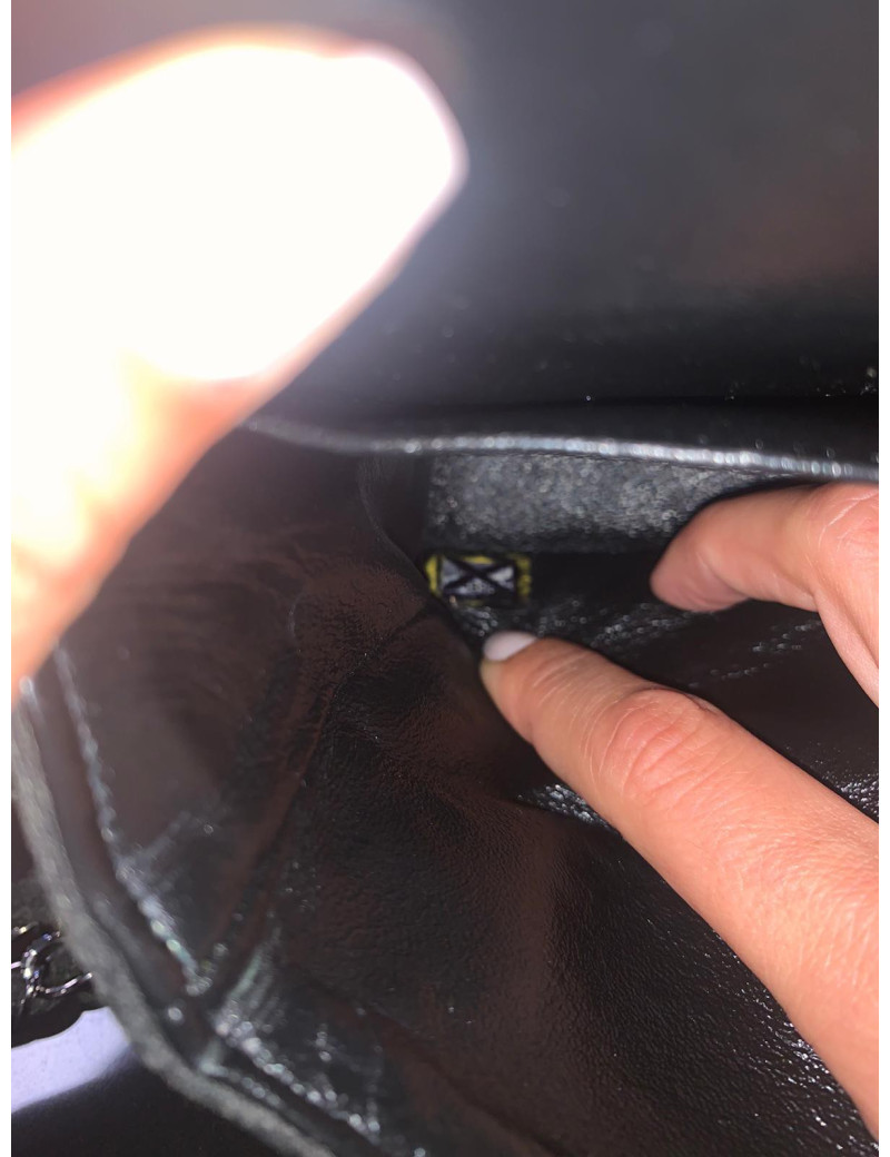 Timeless CHANEL vintage cuir noir