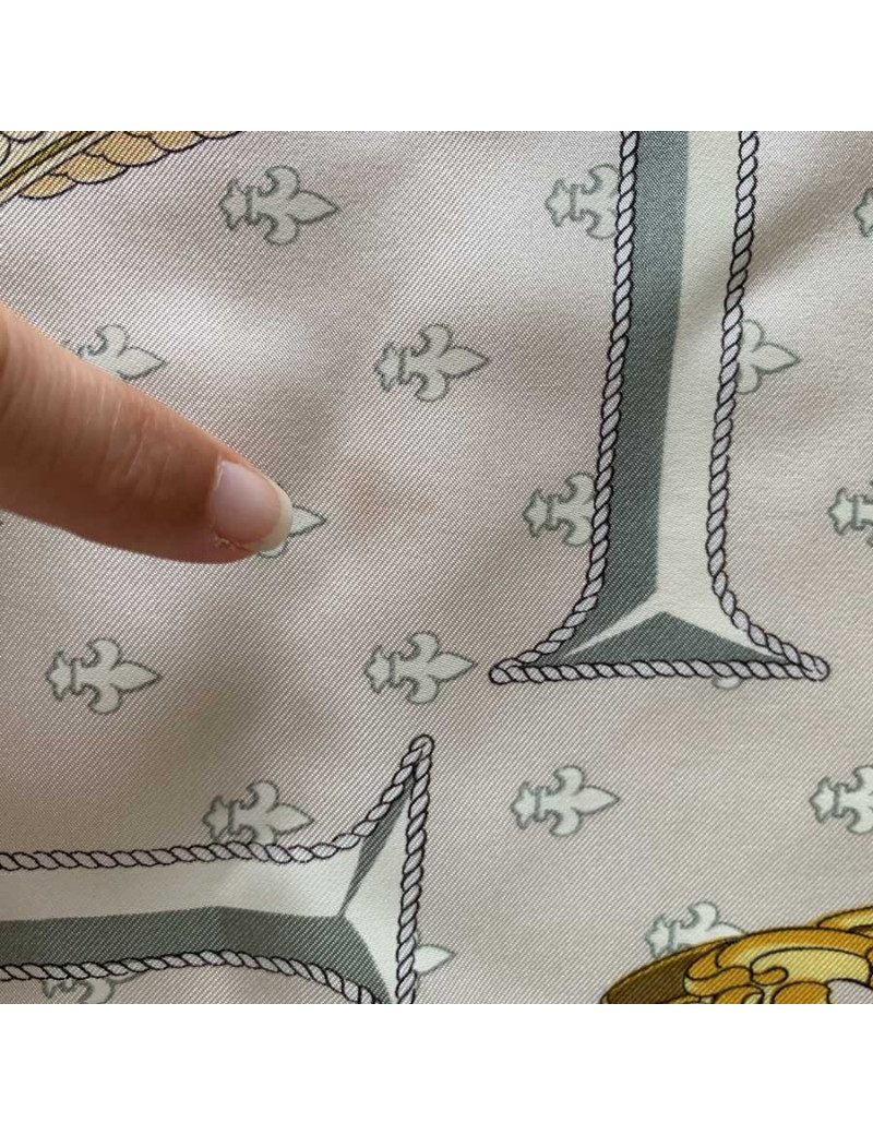 Carré HERMES  Selles à housse soie 100%