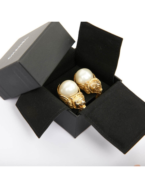 Boucles d'oreille couture CHANEL tête de lion 