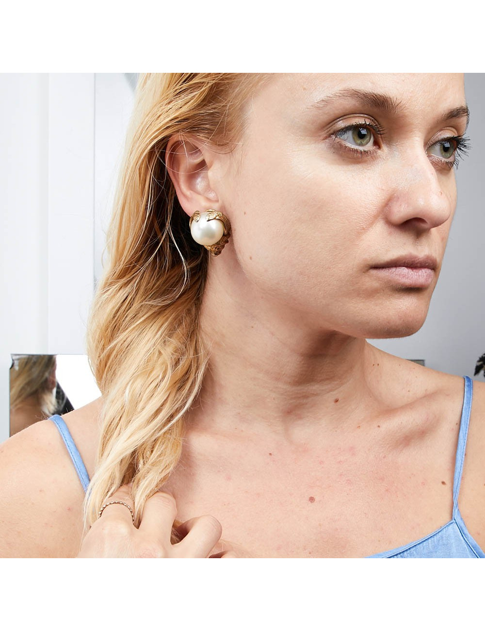 Boucles d'oreille couture CHANEL tête de lion 