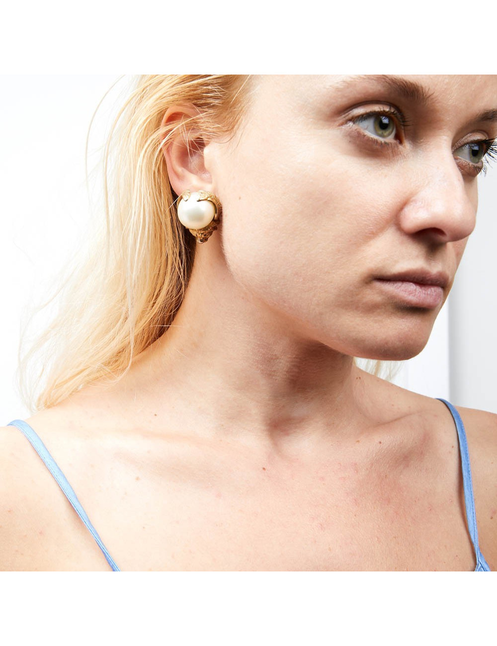 Boucles d'oreille couture CHANEL tête de lion 