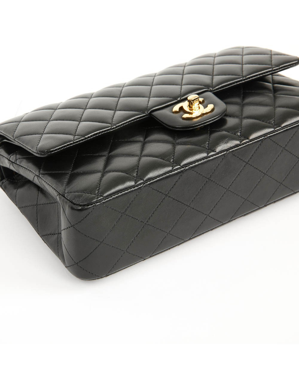 Timeless chanel cuir d'agneau noir 