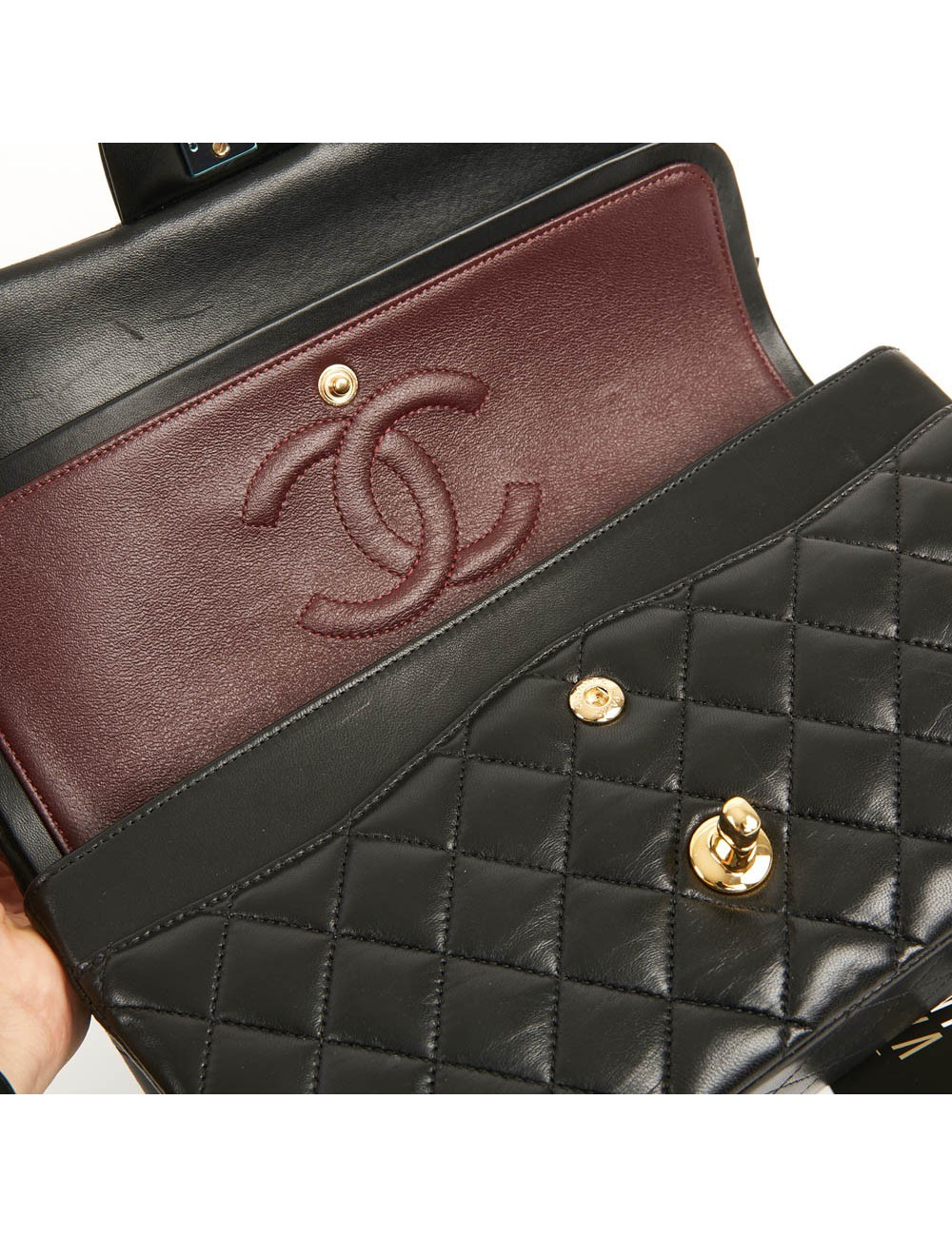 Timeless chanel cuir d'agneau noir 
