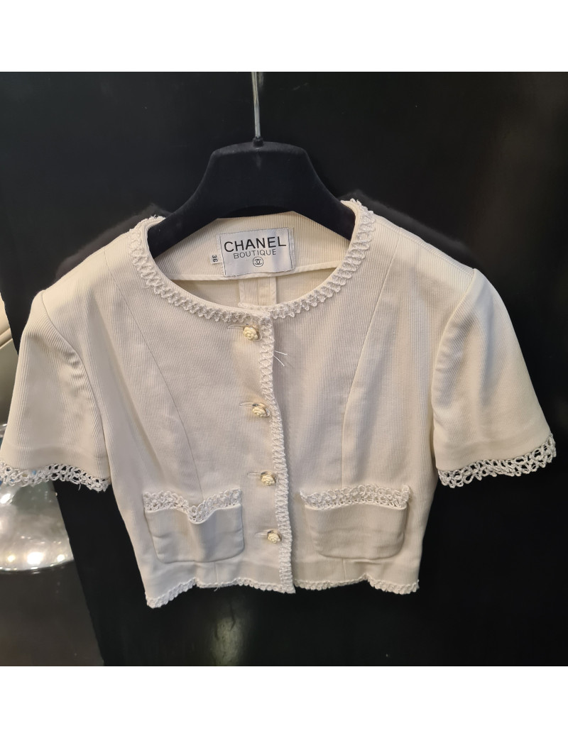 Top T36 CHANEL beige boutons plexi et camélias